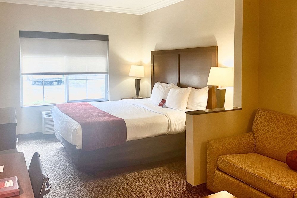 Фото Comfort Suites Oceanside Camp Pendleton Area