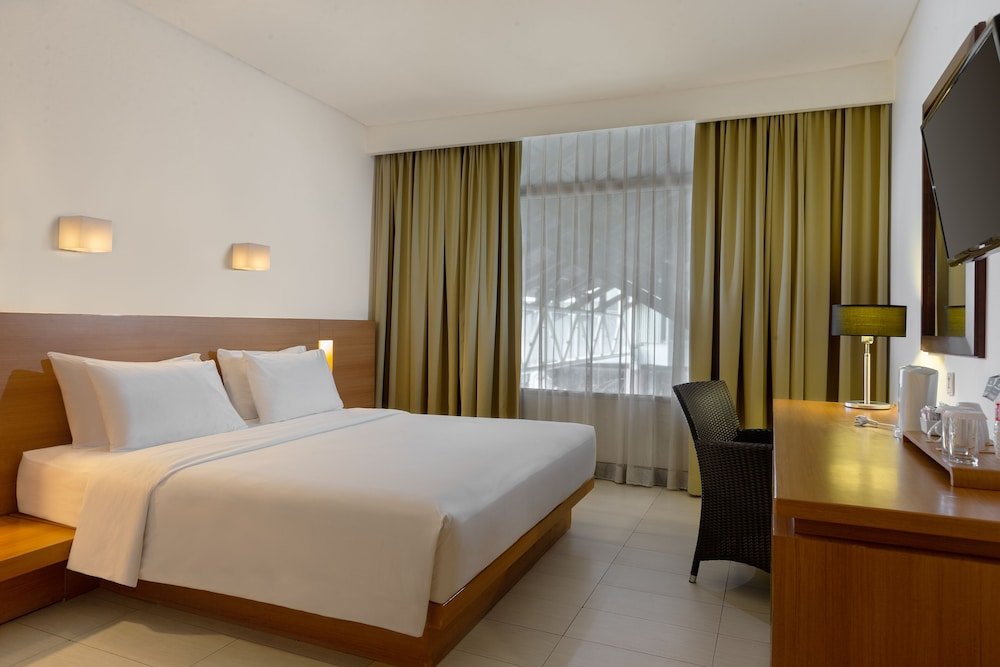 Фото Hotel Santika Bandung