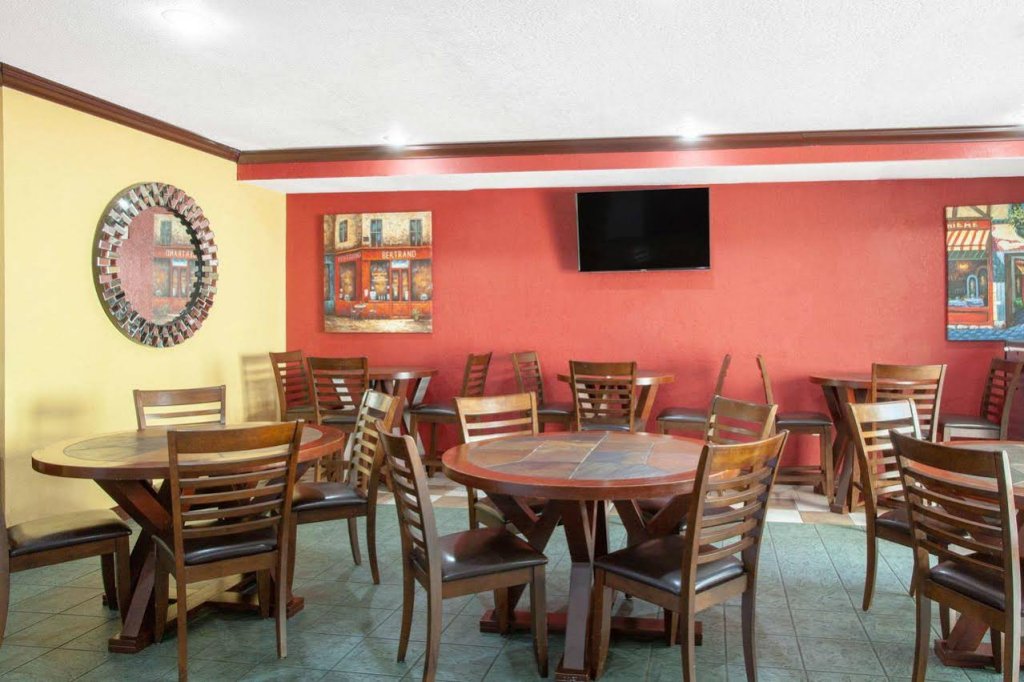 Фото Ramada by Wyndham Davenport Orlando South