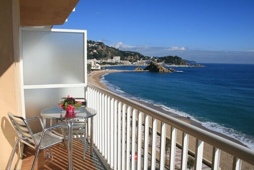 Гостиница Apartaments El Sorrall в Бланесе