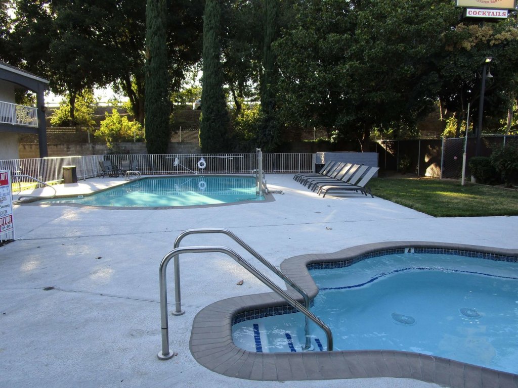 Фото SureStay Plus Hotel by Best Western Sacramento North