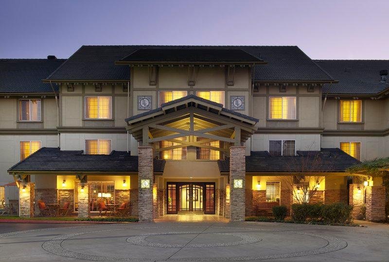 Фото Larkspur Landing Hillsboro - An All-Suite Hotel