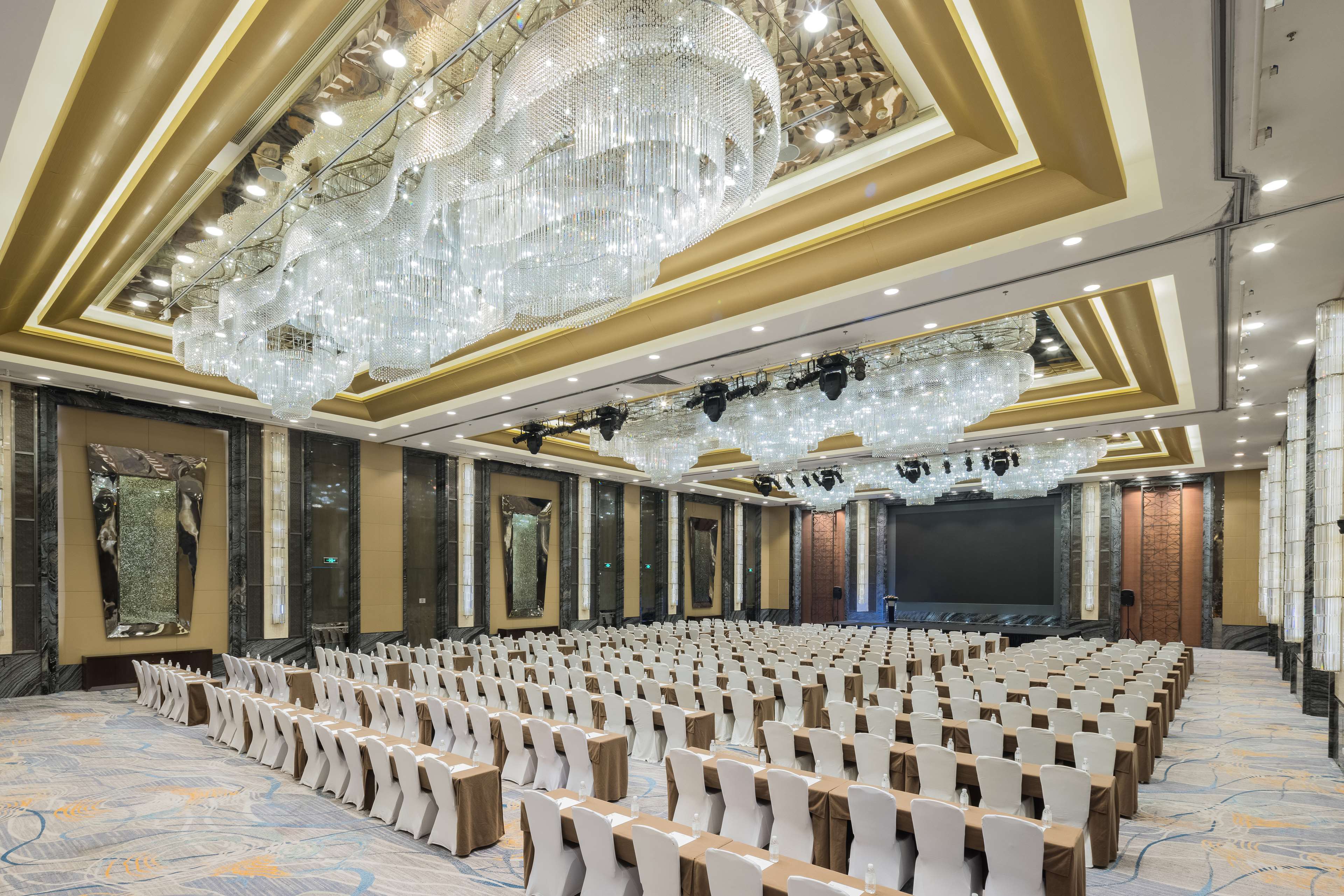 Фото Radisson Collection Hotel Yangtze Shanghai