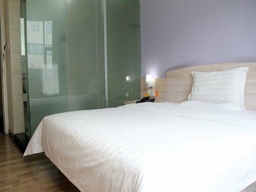 Гостиница 7 Days Inn Zhongshan Renmin Hospital Holiday Square Branch в Чжуншане