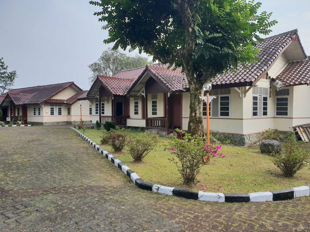 Hotel Cisarua Indah Cottage, West Java, photo