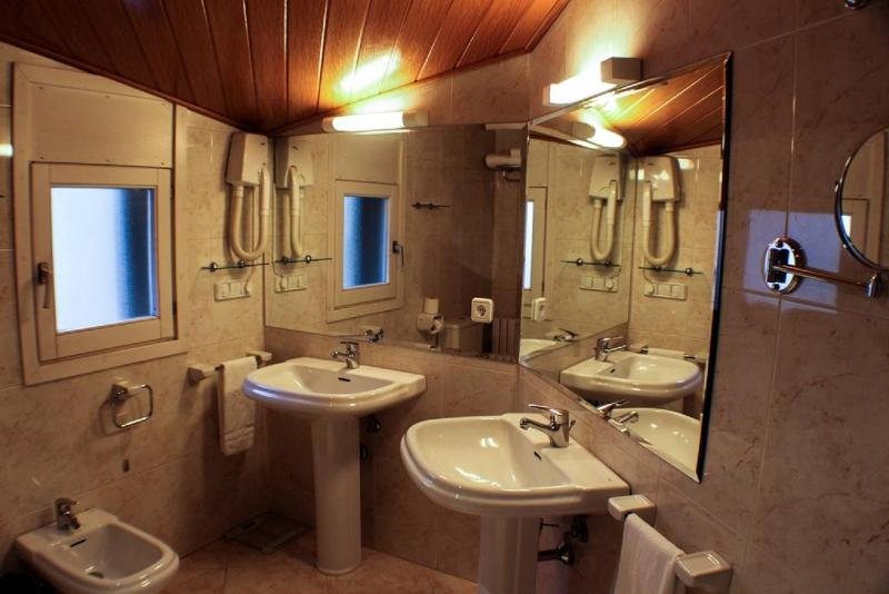 Фото Evenia Oros