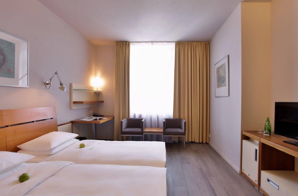 Фото отеля 2