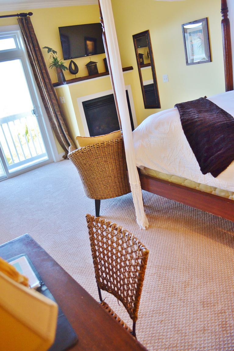 Фото Water's Edge Inn - Adults Only