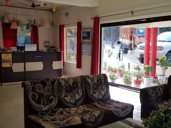 Фото Hotel Garhwali Inn