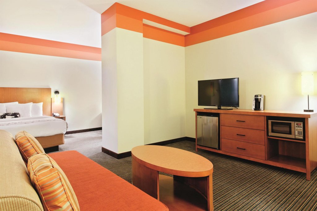 Фото La Quinta Inn & Suites by Wyndham Chicago Downtown