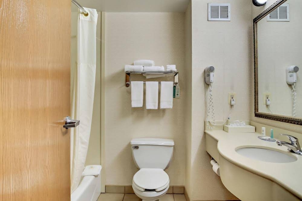 Фото Quality Inn & Suites Bel Air I-95 Exit 77a