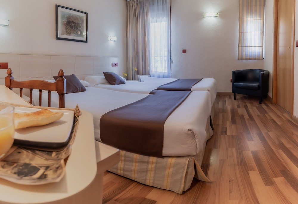 Фото Hostal Rural El Caño by Viverestays