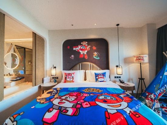 Фото Crowne Plaza Qingdao Oriental Movie Metropolis, an Ihg Hotel