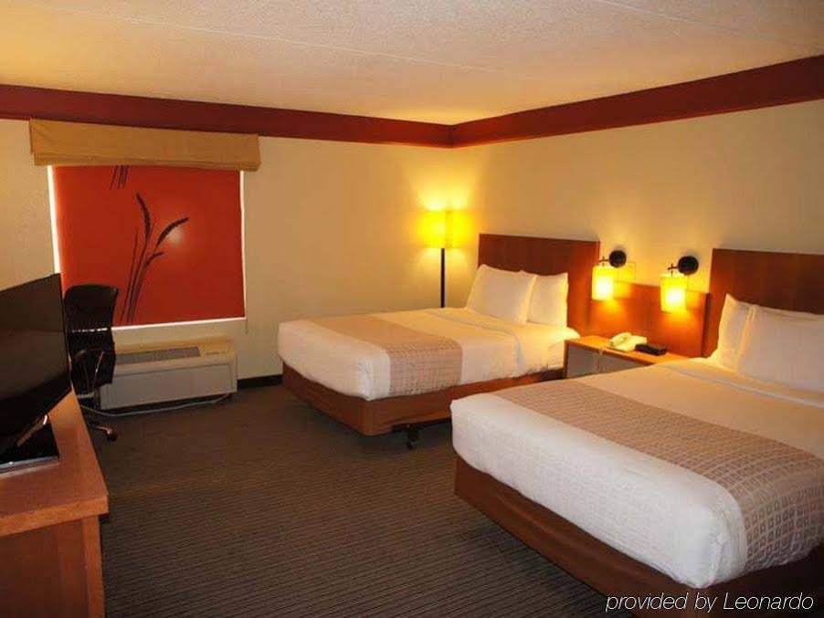 Фото La Quinta Inn & Suites by Wyndham Raleigh Crabtree