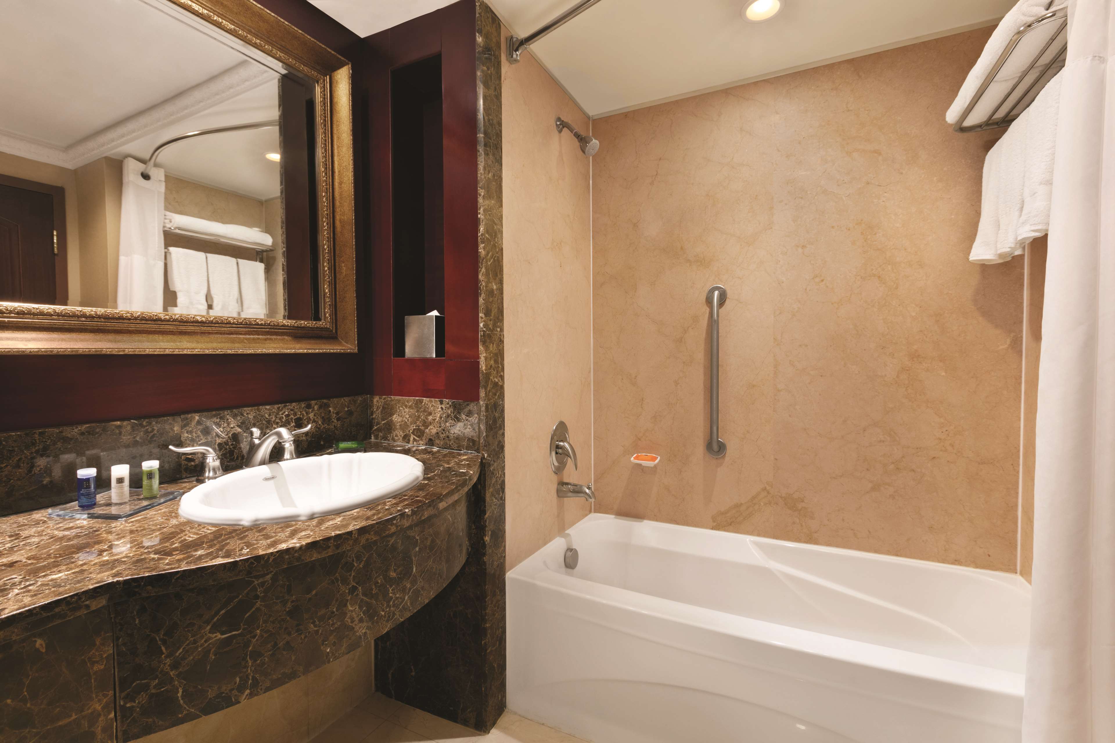 Фото Radisson Toronto Airport West