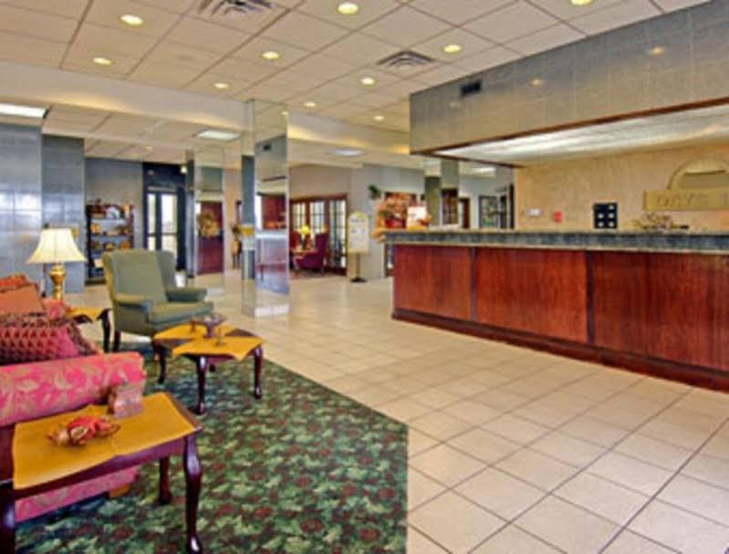 Фото Days Inn by Wyndham Amarillo East