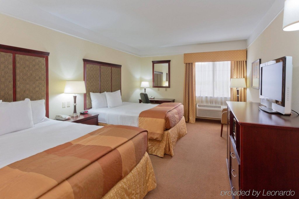 Фото La Quinta Inn & Suites by Wyndham Dallas South-DeSoto