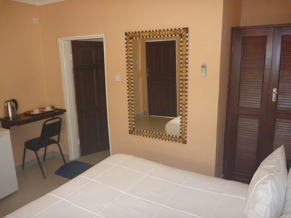 Фото Sunset Junction Lodges & Tours