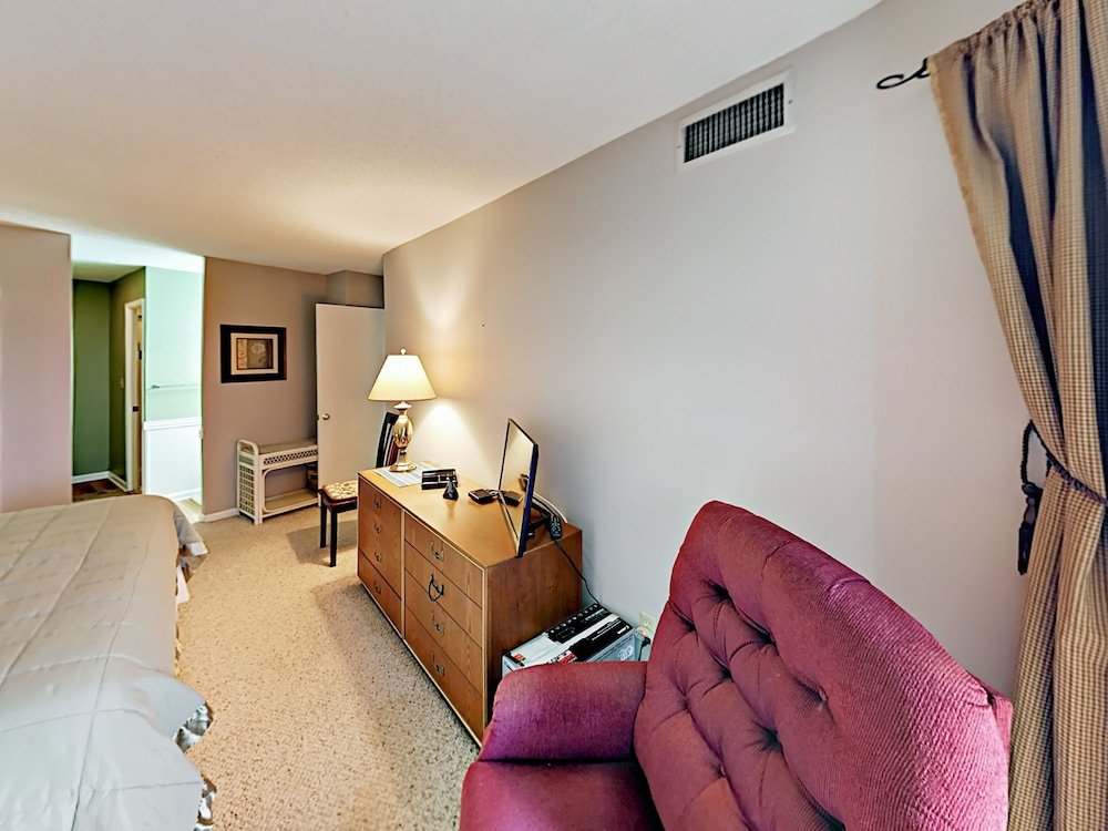 Фото 20th Avenue North № 1004 - 2 Br Condo