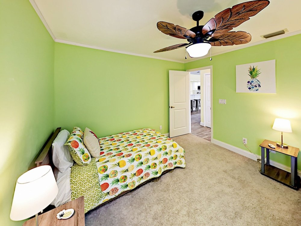 Фото South West 4th - 4 Br Home