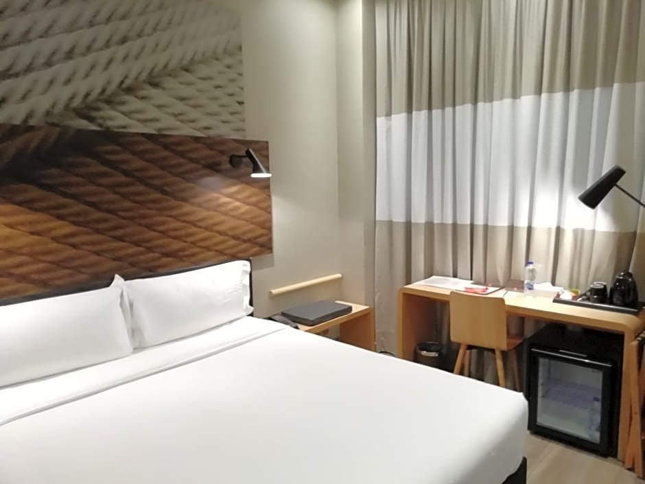 Фото Ibis Jeddah Malik Road