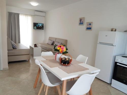 Фото Arigiri Apartments & Suites