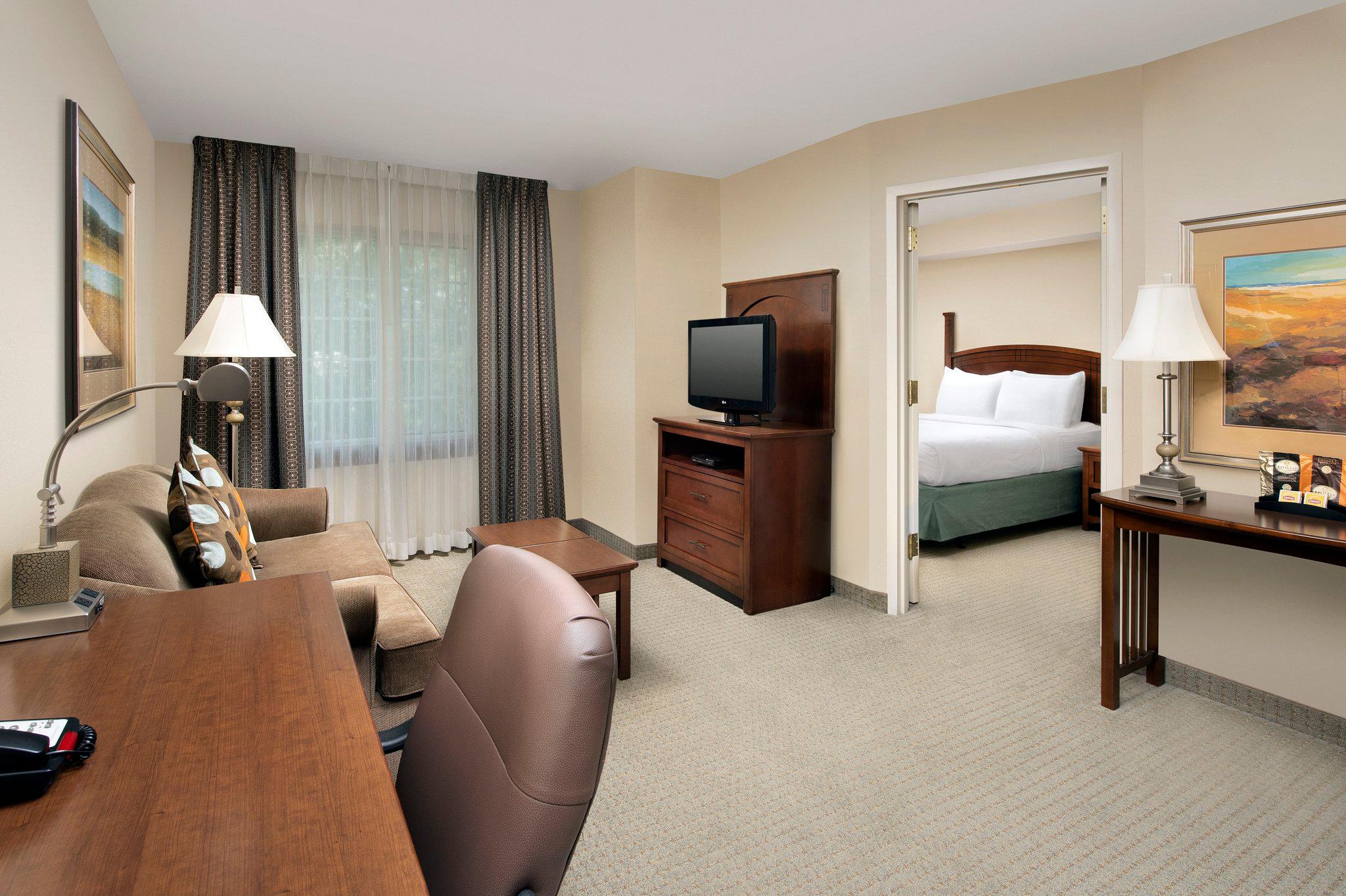 Фото Staybridge Suites North Brunswick, an Ihg Hotel