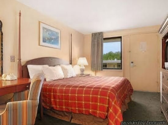 Фото Days Inn by Wyndham College Park Airport Best Road