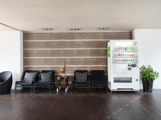 Фото RedDoorz at Aljunied