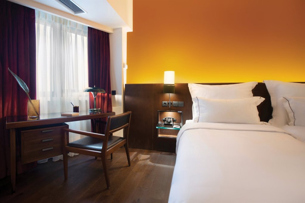 Фото Brown Acropol