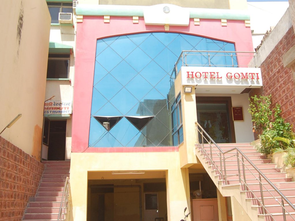 Фото Hotel Gomti