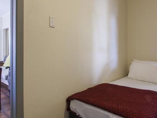 Фото Kiwi Airport Backpackers