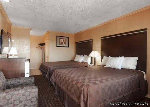 Фото Rodeway Inn Lemon Grove San Diego East