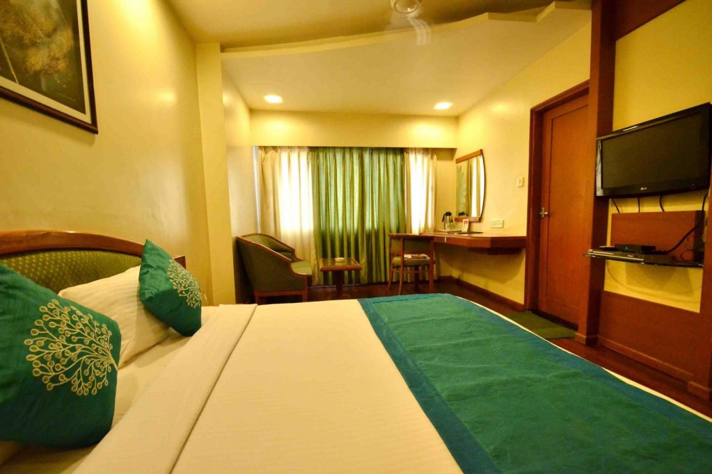 Фото Oyo Premium Nath Mandir South Tukoganj