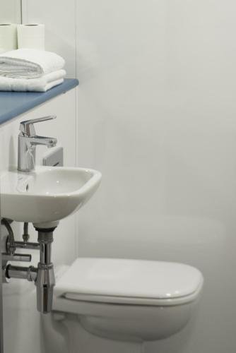 Фото EasyHotel London City Shoreditch