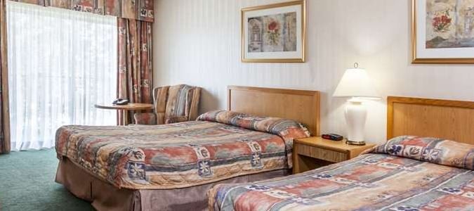 Фото Knights Inn Toronto East