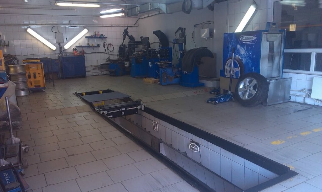 Servicio de coches, centro de reparación de automóviles Mobil 1 Service centre, , foto