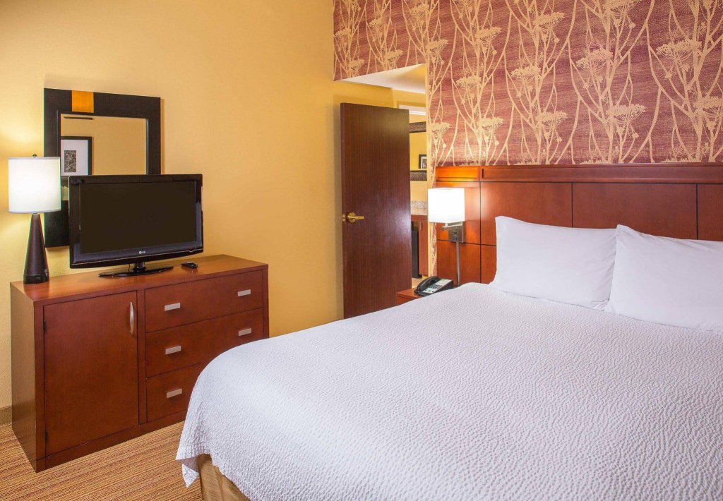 Фото Courtyard by Marriott Baton Rouge Siegen Lane