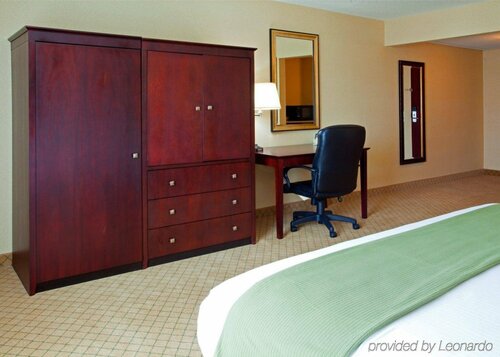 Гостиница Holiday Inn Express Hotel & Suites Concord, an Ihg Hotel в Конкорде