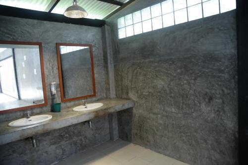 Фото Slumber Party Phi Phi - Hostel