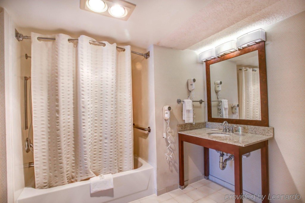 Фото Comfort Inn by the Bay