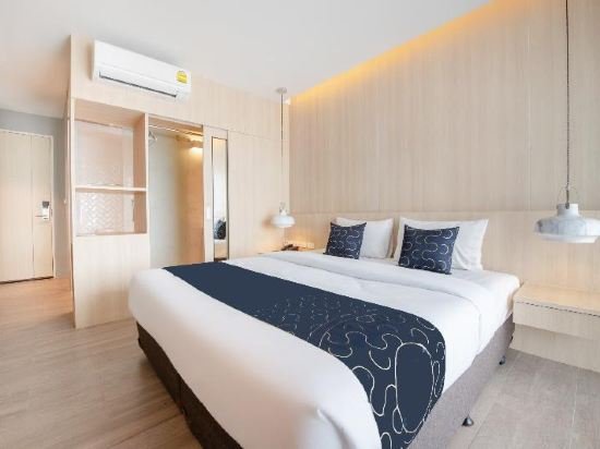 Фото Blooming Hill Boutique Suites