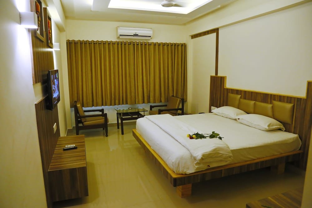 Фото Hotel Sivaranjani