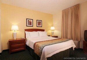 Hawthorn Suites by Wyndham Louisville North (703 N Shore Dr), hotel