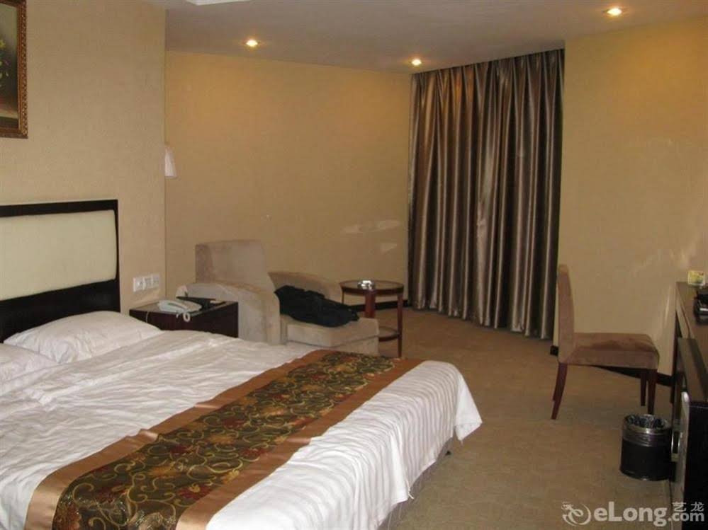 Фото Wuhan Newport International Hotel