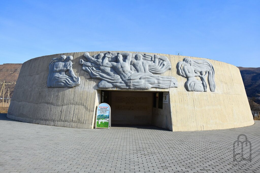 Müzeler ve sanat galerileri Muzey-pamyatnik zashchitnikam perevalov Kavkaza, Karaçay‑Çerkez Cumhuriyeti, foto