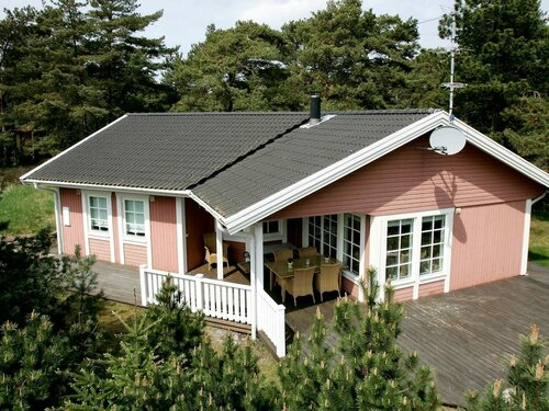 Жильё посуточно Lovely Cottage in Nexø With Whirlpool