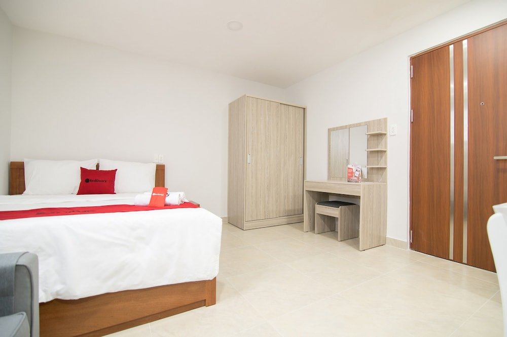 Фото RedDoorz Premium near E-Town 3