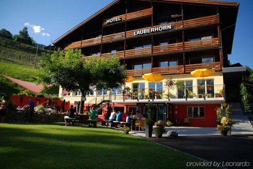 Гостиница Hotel Lauberhorn - Home of Outdoor Activities в Гриндельвальде