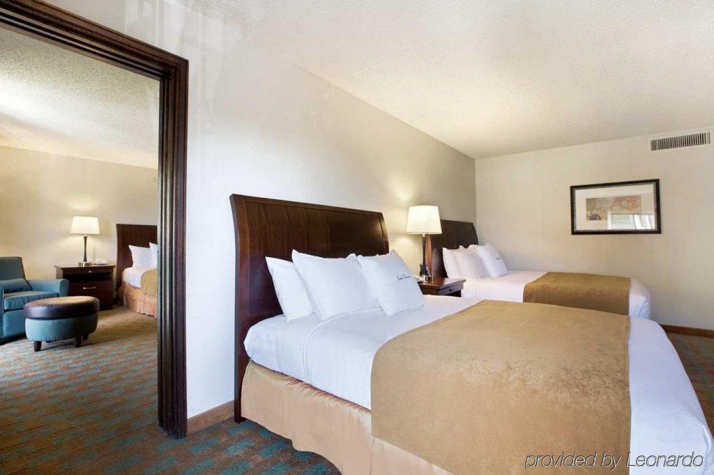 Фото Doubletree by Hilton Sacramento